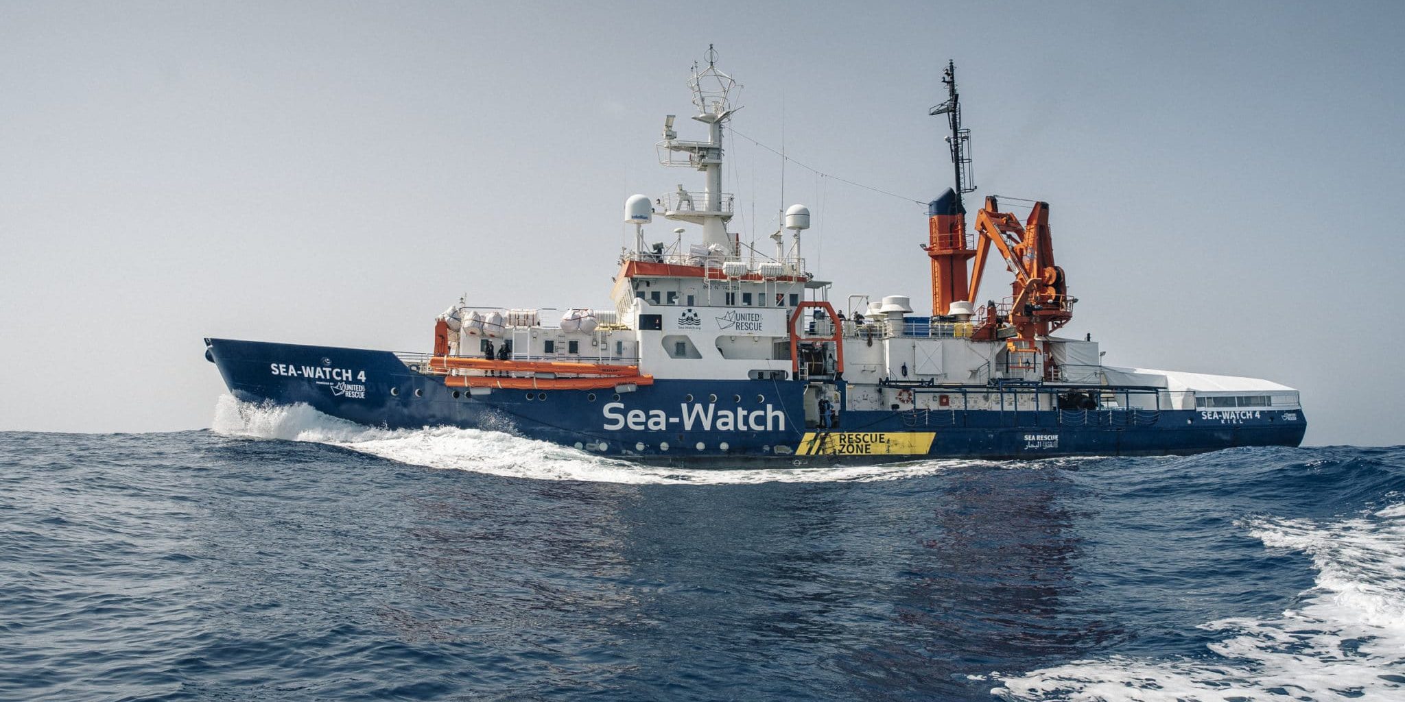 Sea-Watch 4 bei einem Training im zentralen Mittelmeer. © Fabian Melber